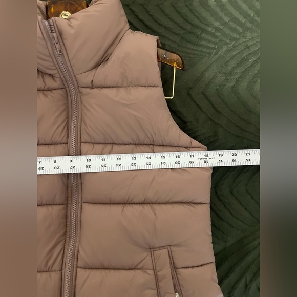 Old Navy puffer vest size small color dusty rose - Picture 4 of 7
